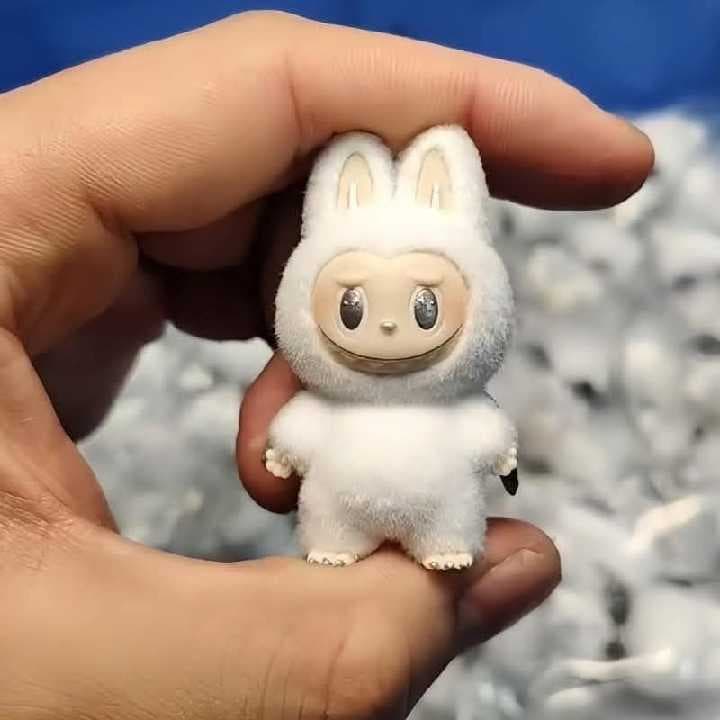 llavero mini labubu