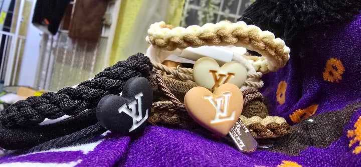 liga para cabello LV