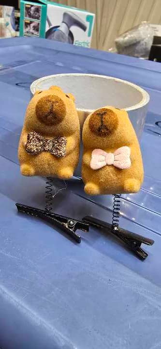 broches para cabello capibara