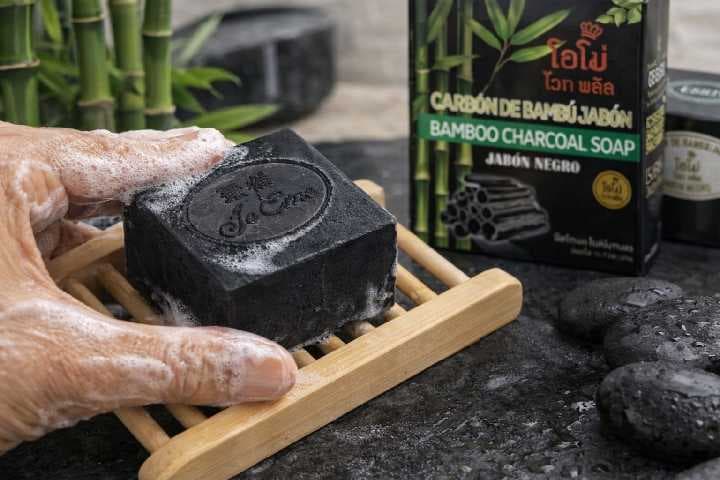 jabon de carbon activado